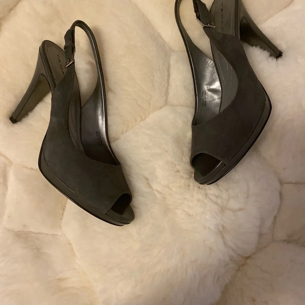TAHARI Si Senor Elephant Grey Slingback Pumps - Picture 2 of 12